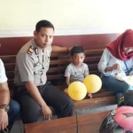 Sempat Keliling Polda dan Polsek, Bocah Depan Kampus UHO Ini Temukan Ortunya Sempat Keliling Polda dan Polsek, Bocah Depan Kampus UHO Ini Temukan Ortunya