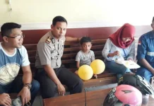 Sempat Keliling Polda dan Polsek, Bocah Depan Kampus UHO Ini Temukan Ortunya Sempat Keliling Polda dan Polsek, Bocah Depan Kampus UHO Ini Temukan Ortunya