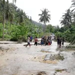 Diterjang Banjir, Jalan Poros Waode Buri-Labuan Macet Diterjang Banjir, Jalan Poros Waode Buri-Labuan Macet