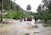 Diterjang Banjir, Jalan Poros Waode Buri-Labuan Macet Diterjang Banjir, Jalan Poros Waode Buri-Labuan Macet