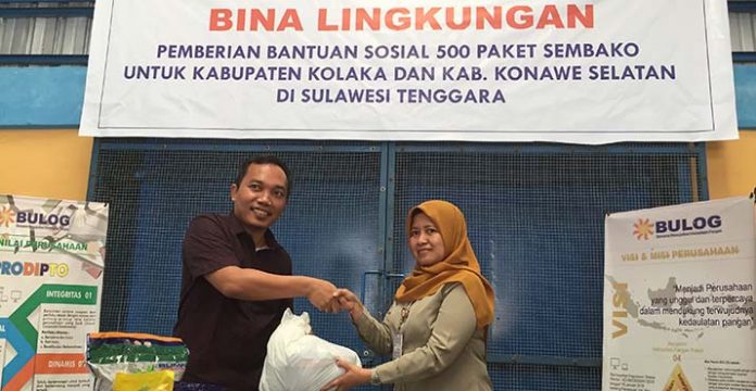 Bulog Sultra Salurkan 500 Paket Sembako Gratis