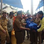 Banjir di Ranomeeto Barat Tak Kunjung Surut, Pemda Konsel Salurkan Bantuan