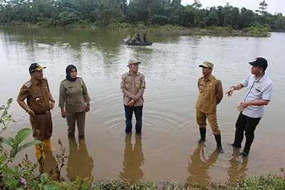 Banjir di Ranomeeto Barat Tak Kunjung Surut, Pemda Konsel Salurkan Bantuan