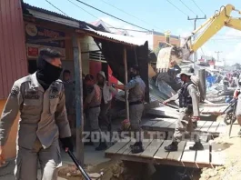 VIDEO : Pembongkaran Pasar Panjang Diwarnai Aksi Kekerasan Satpol PP Mulai Bongkar Kios di Pasar Panjang, Pedagang Sempat Melawan