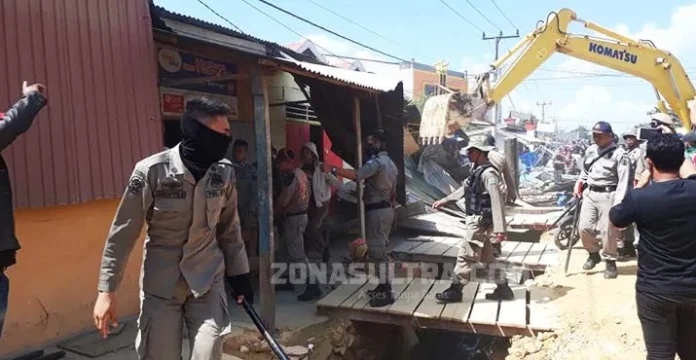 Satpol PP Mulai Bongkar Kios di Pasar Panjang, Pedagang Sempat Melawan
