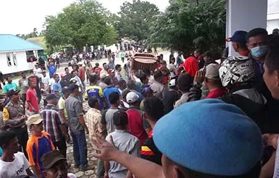 Massa Pendemo di Buteng Serang Rujab Bupati dan Merusak Fasilitas