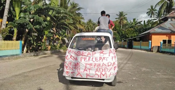 Diduga Salahgunakan Dana ADD DD Kades Komala Wakatobi Didemo