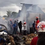 Rumah PNS Dinas Kebersihan Kendari Terbakar, Kerugian Mencapai Rp.150 Juta Rumah PNS Dinas Kebersihan Kendari Terbakar, Kerugian Mencapai Rp.150 Juta