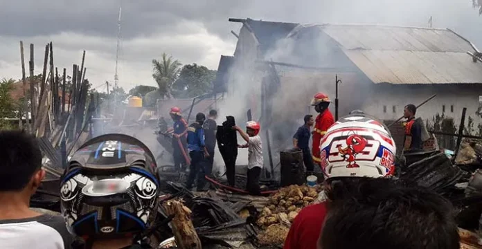 Rumah PNS Dinas Kebersihan Kendari Terbakar, Kerugian Mencapai Rp.150 Juta