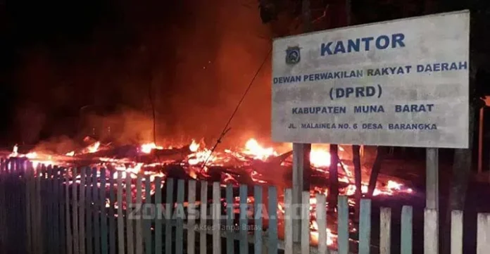 dprd_mubar_kebakaran Dua Gedung DPRD Mubar Ludes Terbakar