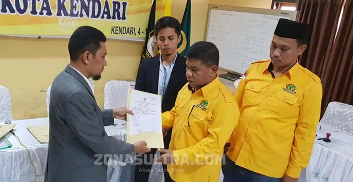 Daftar di KPU, Golkar Kendari Tampilkan Atraksi Pencak Silat