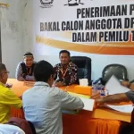 Jadi Pendaftar Pertama di KPU, Golkar Target Tujuh Kursi di DPRD Muna Jadi Pendaftar Pertama di KPU, Golkar Target Tujuh Kursi di DPRD Muna