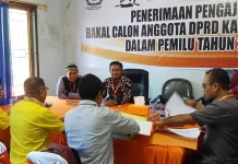 Jadi Pendaftar Pertama di KPU, Golkar Target Tujuh Kursi di DPRD Muna Jadi Pendaftar Pertama di KPU, Golkar Target Tujuh Kursi di DPRD Muna