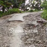 Jalan Rusak, Sejumlah Harga Sembako di Konut Naik Ilustrasi Jalan Trans Sulawesi Rusak di Konut