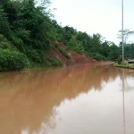 Tertutupi Longsor, Jalan Poros Wanggudu Konut Tergenang Air Tertutupi Longsor, Jalan Poros Wanggudu Konut Tergenang Air