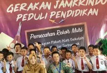Peduli Pendidikan, Jamkrindo Kendari Bagikan Ratusan Paket Bantuan ke Sekolah Peduli Pendidikan, Jamkrindo Kendari Bagikan Ratusan Paket Bantuan ke Sekolah