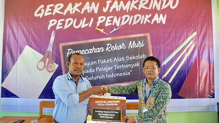 Peduli Pendidikan, Jamkrindo Kendari Bagikan Ratusan Paket Bantuan ke Sekolah