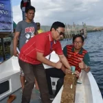 Tanam Bibit Karang, ANTAM dan YARI Libatkan Kelompok Nelayan di Pomalaa Tanam Bibit Karang, ANTAM dan YARI Libatkan Kelompok Nelayan di Pomalaa