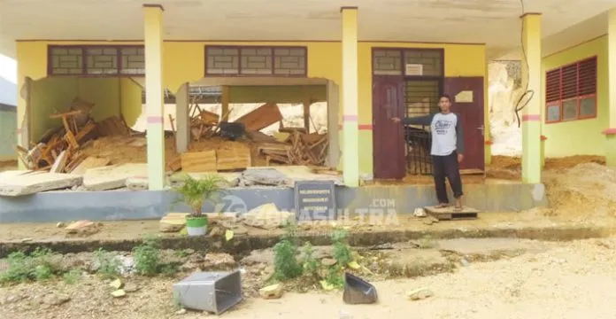 Tertimpa Reruntuhan Tebing, Gedung SMAN 1 Wawonii Rusak Parah
