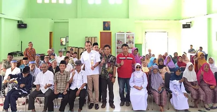 mantap_panti Sambangi Panti Jompo, Bank Mantap Kendari Serahkan Bantuan