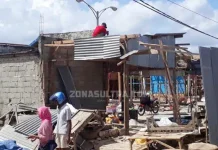 Pedagang Pasar Panjang Mulai Bersihkan Sisa Gusuran Pedagang Pasar Panjang Mulai Bersihkan Sisa Gusuran