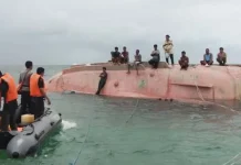 Nelayan Wakatobi Temukan Kapal Terbalik di Perairan Kaledupa Nelayan Wakatobi Temukan Kapal Terbalik di Perairan Kaledupa