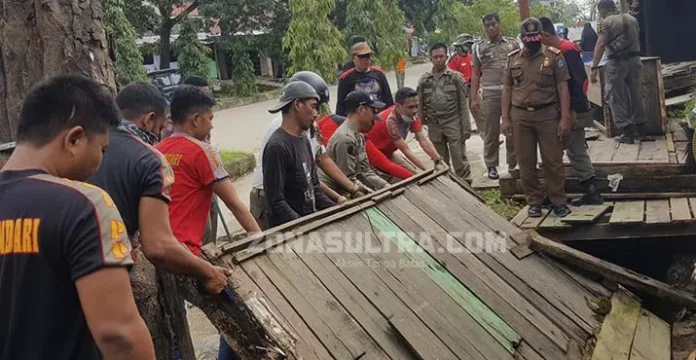 Ganggu Saluran Drainase, Lapak Pakaian Bekas di Lawata Ditertibkan Pol PP