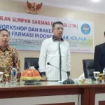 81 Tenaga Farmasi Sultra Diambil Sumpahnya di Kolaka 81 Tenaga Farmasi Sultra Diambil Sumpahnya di Kolaka