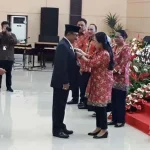 Bupati Wakatobi Terima Anugerah Manggala Karya Kencana Bupati Wakatobi Terima Anugerah Manggala Karya Kencana