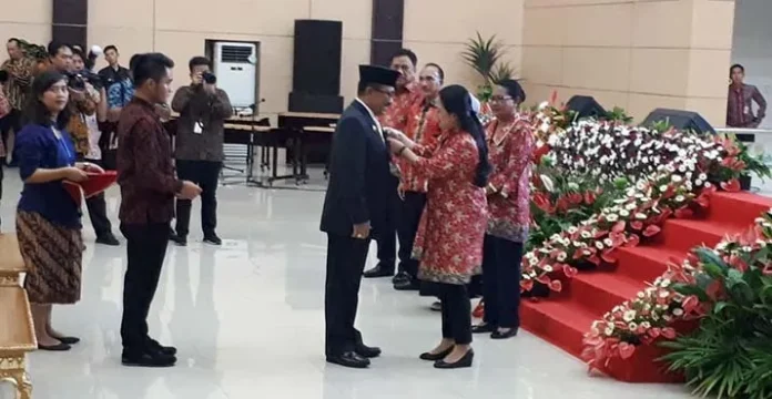 penghargaan_wakatobi Bupati Wakatobi Terima Anugerah Manggala Karya Kencana