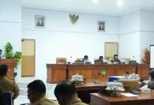 Pembahasan Raperda APBD 2017 di DPRD Bombana Akhirnya Tuntas Pembahasan Raperda APBD 2017 di DPRD Bombana Akhirnya Tuntas