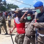 Pembongkaran Pasar Panjang Diwarnai Aksi Kekerasan Pembongkaran Pasar Panjang Diwarnai Aksi Kekerasan