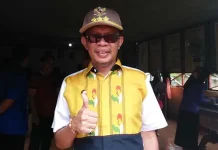 Aksi Pemuda Mata Oleo Tuntut Perbaikan Jalan Direspon Baik Bupati Bombana Bupati Bombana, Tafdil