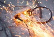 Tersengat Listrik Alat Tangkap Ikan, Pemuda Asal Palangga Tewas di Ranomeeto ilustrasi tersengat listrik