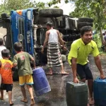 20 Ribu Liter Solar Tumpah di Jalanan Konawe 20 Ribu Liter Solar Tumpah di Jalanan Konawe