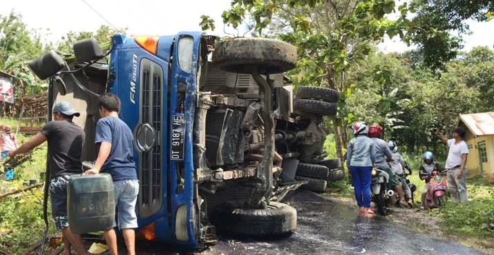 20 Ribu Liter Solar Tumpah di Jalanan Konawe