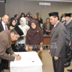 Lantik Pejabat Struktural dan Non Struktural, Dekan di Dua Fakultas UHO Berganti Zamrun Ganti Dekan di Dua Fakultas UHO