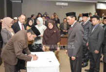 Lantik Pejabat Struktural dan Non Struktural, Dekan di Dua Fakultas UHO Berganti Zamrun Ganti Dekan di Dua Fakultas UHO