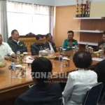 Plt Wali Kota Kendari Lepas Peserta Pesparawi ke Pontianak Plt Wali Kota Kendari Lepas Peserta Pesparawi ke Pontianak