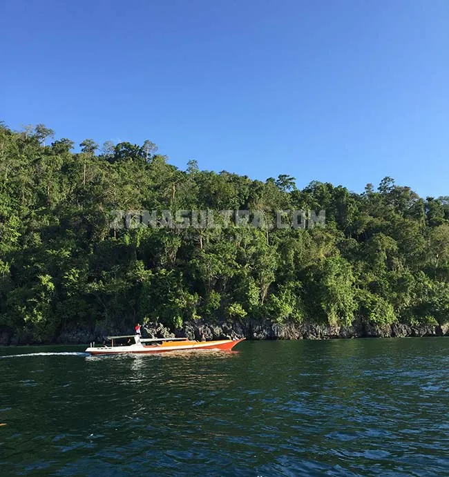 Indahnya Pesisir Baho, Air Terjun yang Langsung Jatuh ke Laut