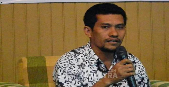 `Ketua Komisi Pemilihan Umum Daerah (KPUD) Kota Kendari Jumwal Saleh