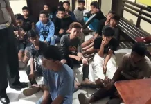 Pesta Miras Dekat Polda Sultra, 15 Pemuda Diringkus Pesta Miras Dekat Polda Sultra, 15 Pemuda Diringkus