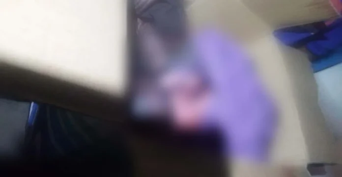 bayi_buang Masuk Kardus, Bayi Perempuan Dibuang di Panti Asuhan