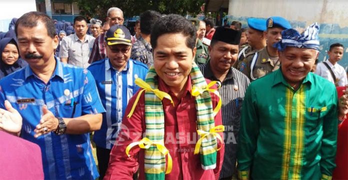 Bupati Buton Meninjau Pemberian Imunisasi MR di SMAN 2 Pasar Wajo