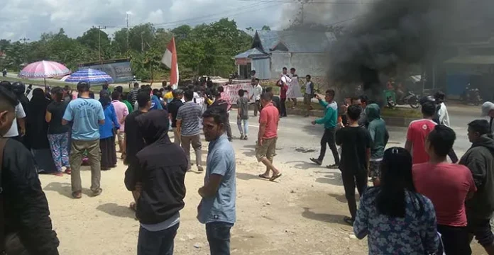 Tolak Penggusuran, Warga Dua Perumahan di Baruga Turun Jalan