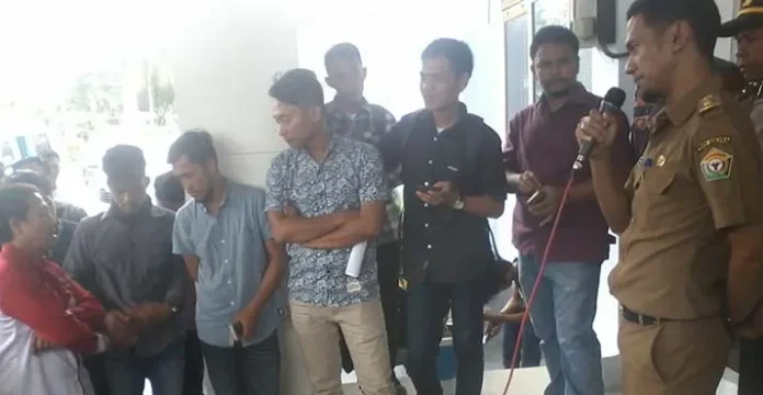 demo_tambang_taslim Lira Demo Dinas ESDM Soal Pelanggaran Izin Tambang di Konsel