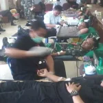 TNI dan Polisi Kompak Ikut Donor Darah TNI dan Polisi Kompak Ikut Donor Darah