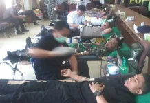 TNI dan Polisi Kompak Ikut Donor Darah TNI dan Polisi Kompak Ikut Donor Darah