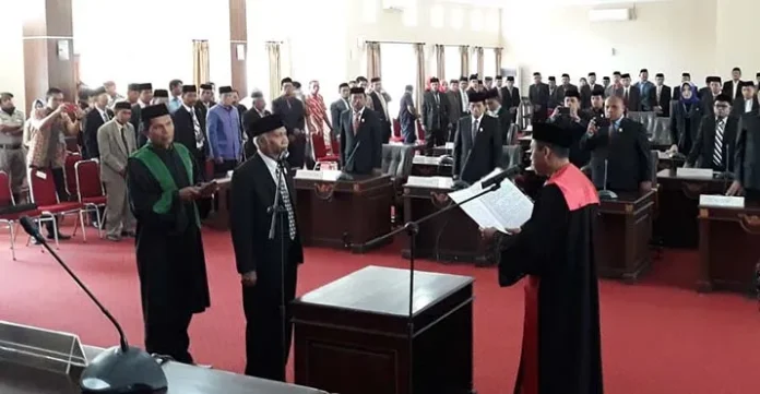 Ganti Mukmin Naini, Abdul Rajab Resmi Pimpin DPRD Muna