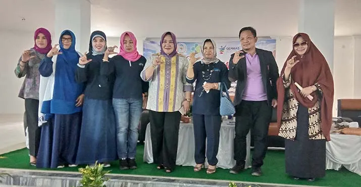 Melalui Germas, Poltekkes Kendari Ajak Warga Kolut Cegah Penyakit Menular